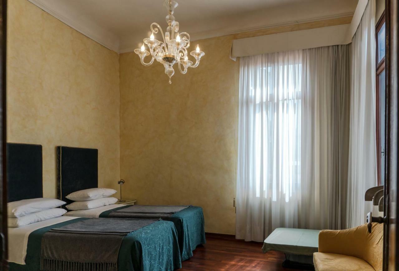Luxury Balcony Apartment Velence Kültér fotó