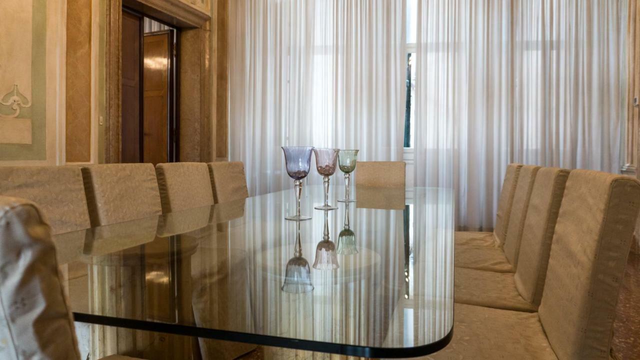 Luxury Balcony Apartment Velence Kültér fotó